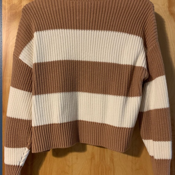 Gorgeous neutral sweater! - Picture 2 of 2
